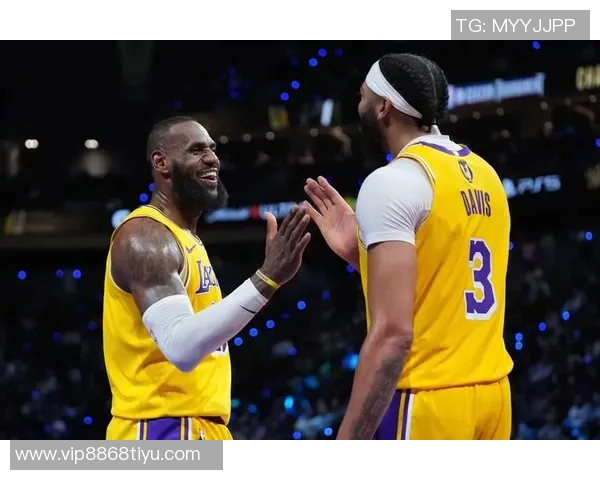 浓眉上半场火力全开13投8中砍下21分6篮板助球队领先对手 浓眉上半场火力全开13投8中砍下21分6篮板助球队领先对手