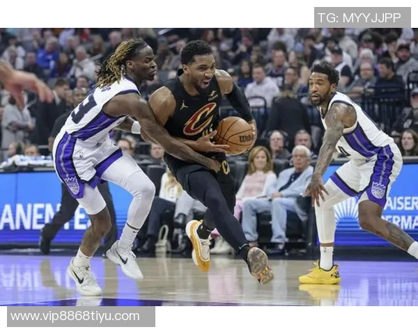 米切尔表现低迷18投7中失误频繁正负值惨淡球队遭遇失利